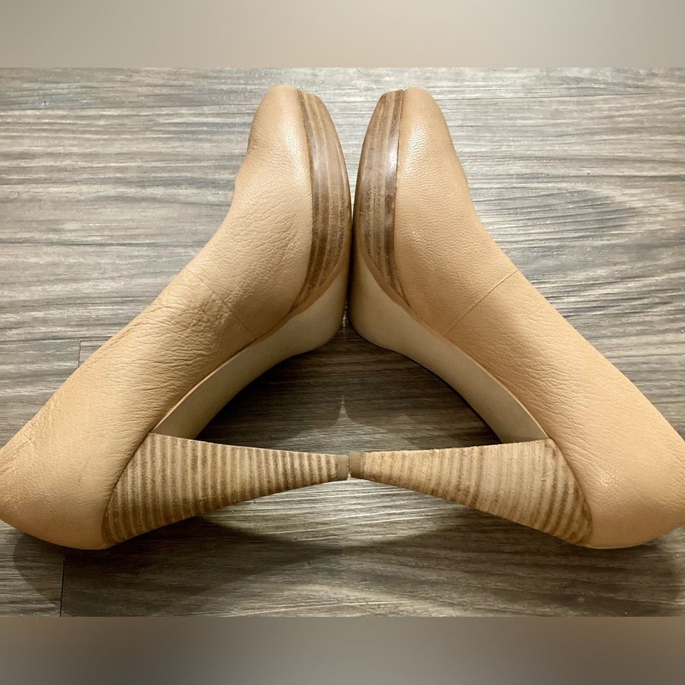 Banana Republic Women’s Size 6 Nude Stacked Heels - Picture 4 of 8